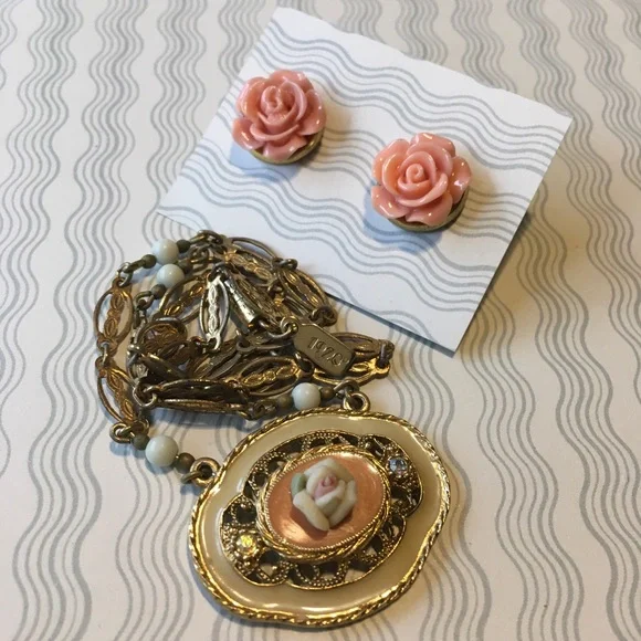 Vintage 1928 Brand Rose Enamel and Porcelain Necklace plus Earrings - Picture 8 of 17